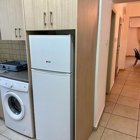 Private Room In Shared Flat Никосия Экстерьер фото
