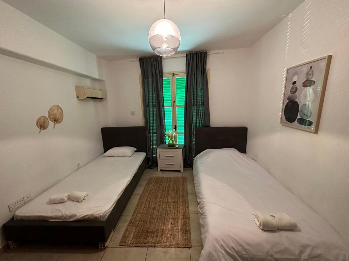 Private Room In Shared Flat Никосия Экстерьер фото