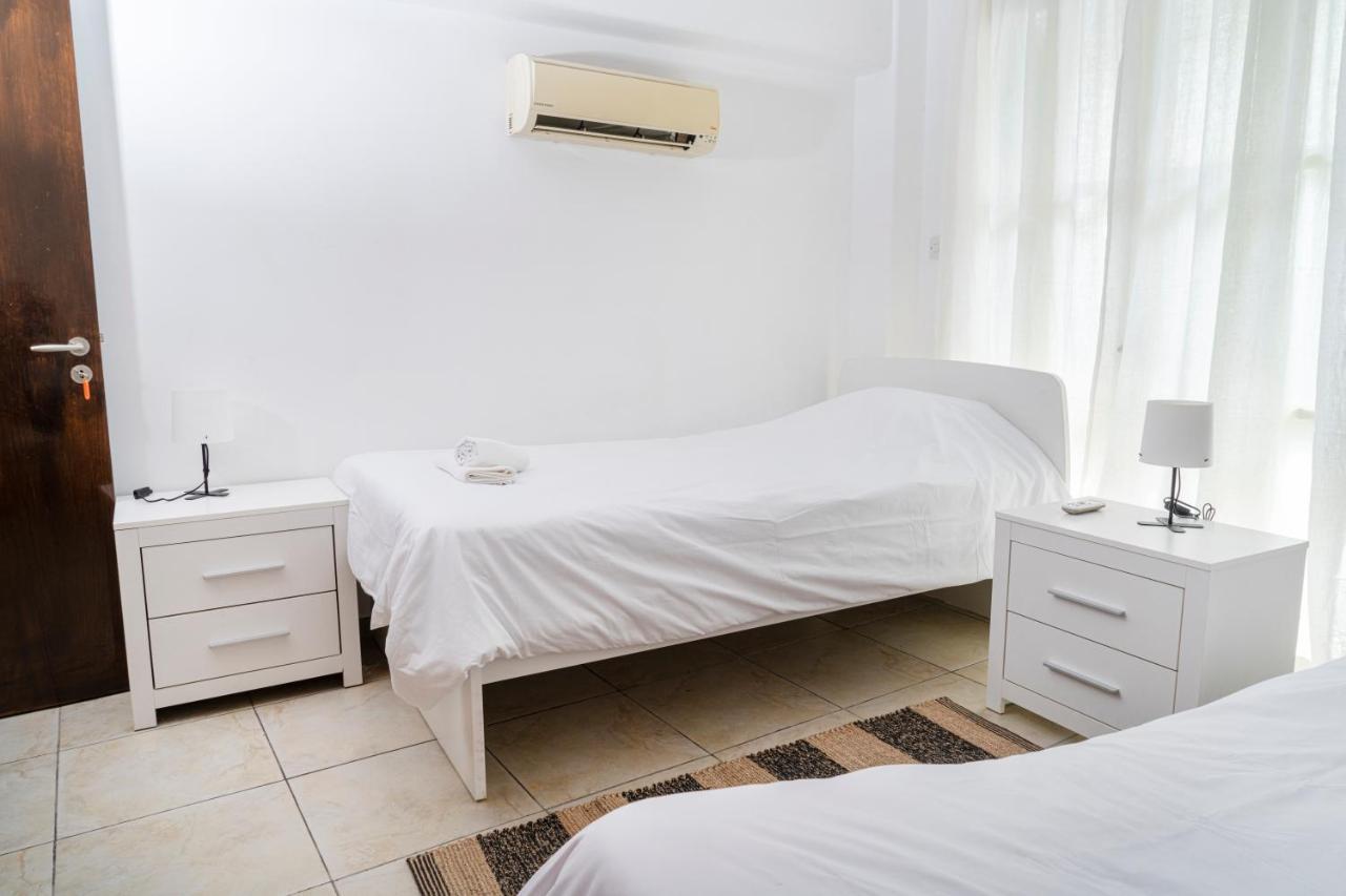 Private Room In Shared Flat Никосия Экстерьер фото