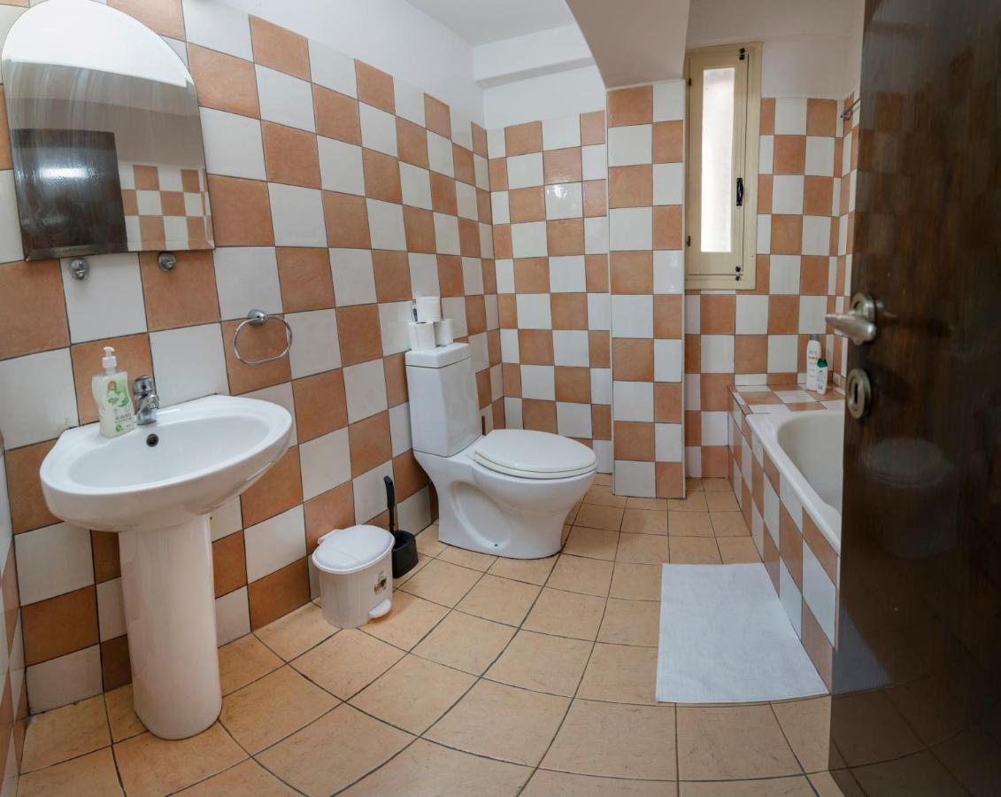 Private Room In Shared Flat Никосия Экстерьер фото