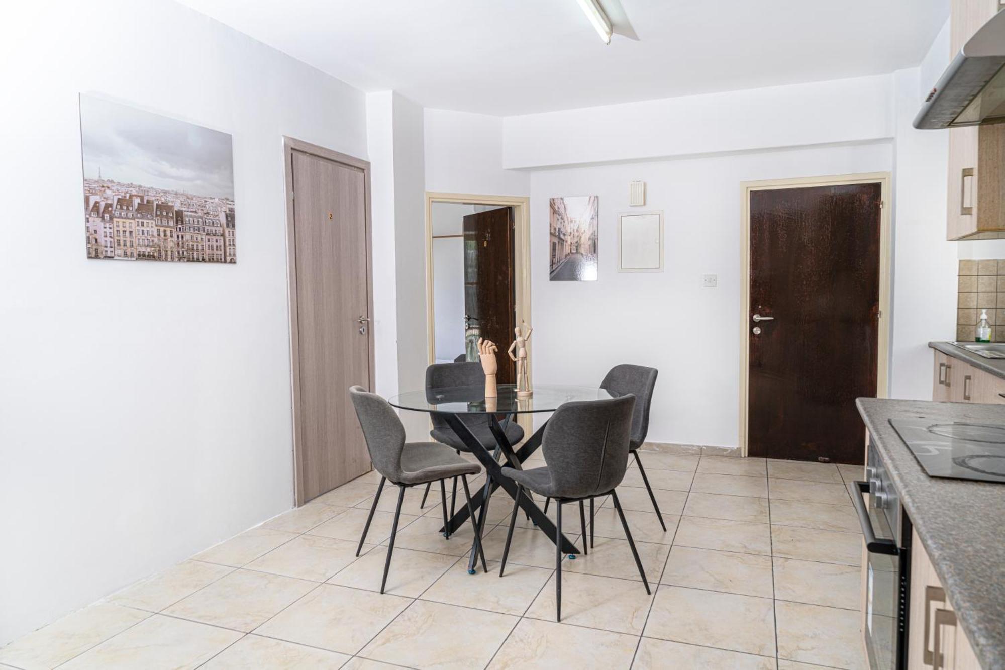Private Room In Shared Flat Никосия Экстерьер фото