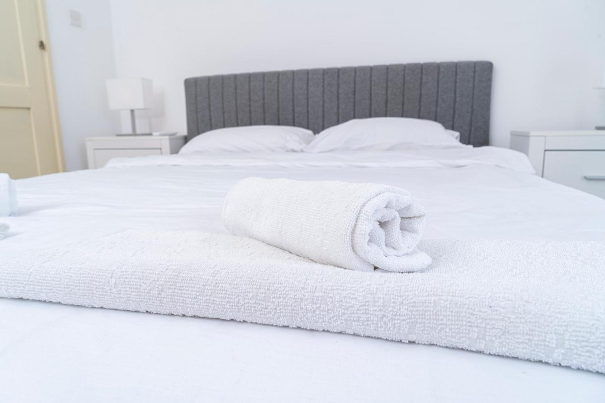 Private Room In Shared Flat Никосия Экстерьер фото
