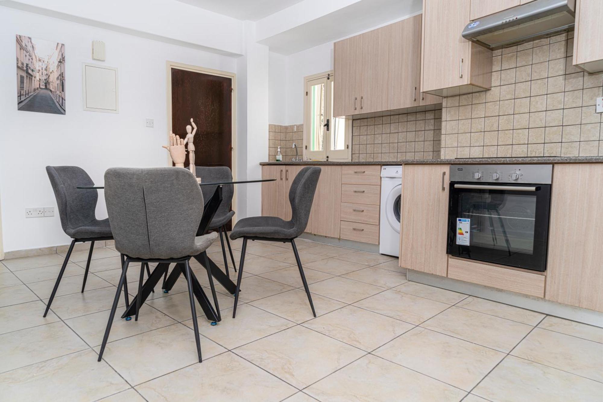 Private Room In Shared Flat Никосия Экстерьер фото
