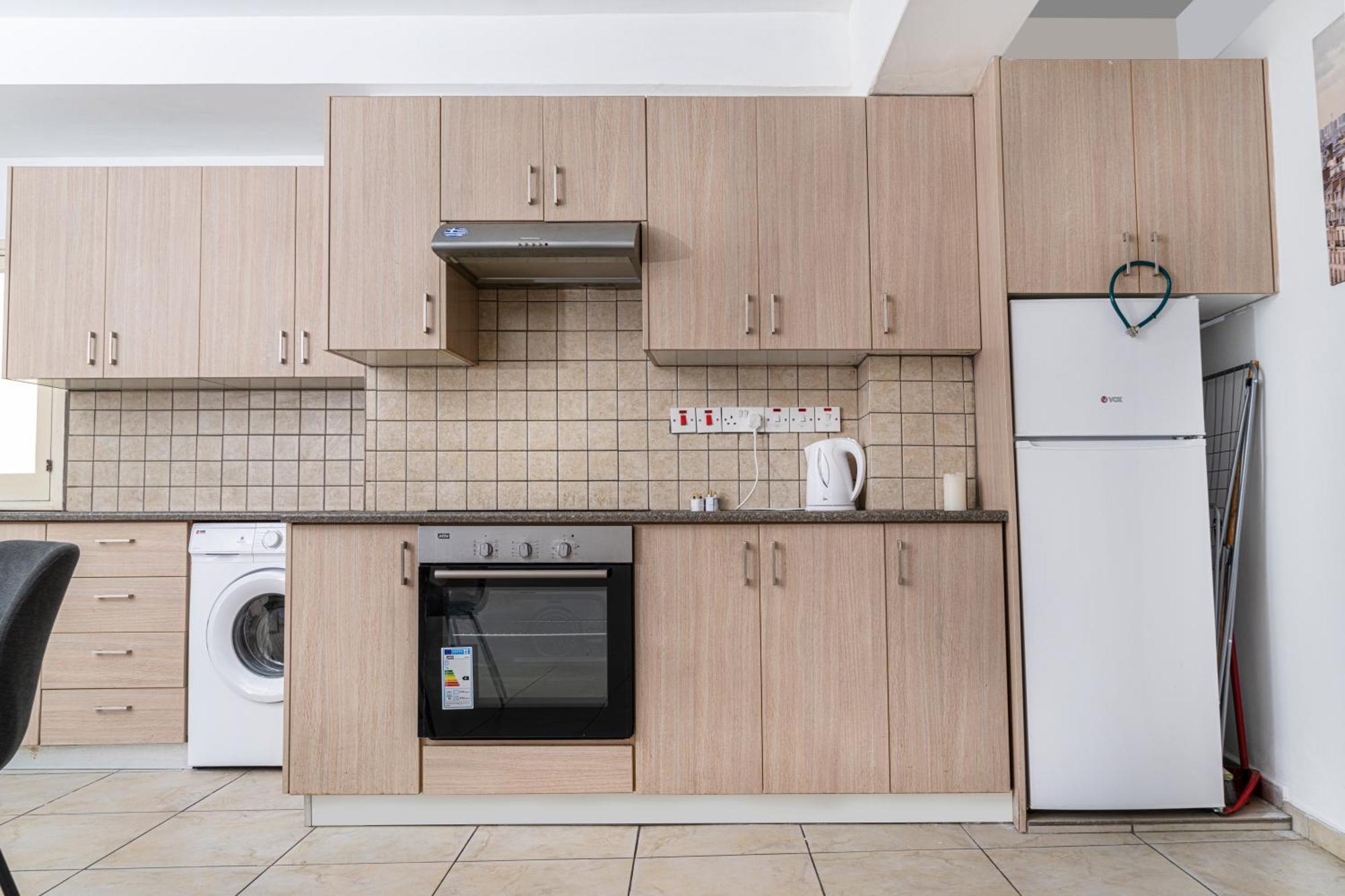 Private Room In Shared Flat Никосия Экстерьер фото
