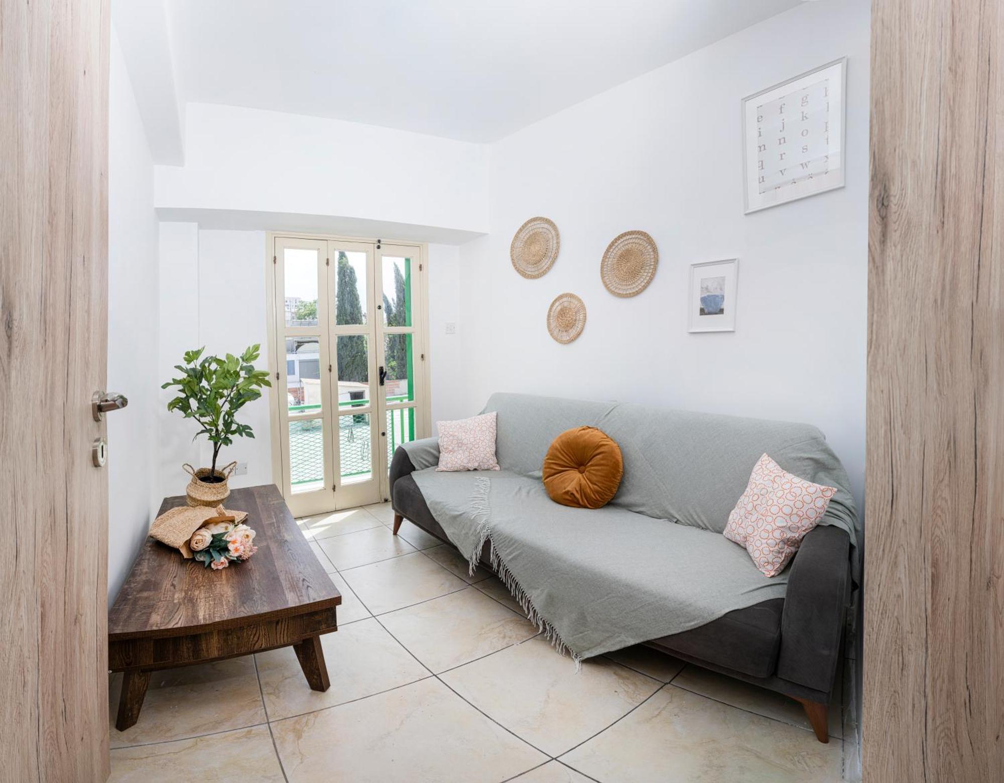 Private Room In Shared Flat Никосия Экстерьер фото