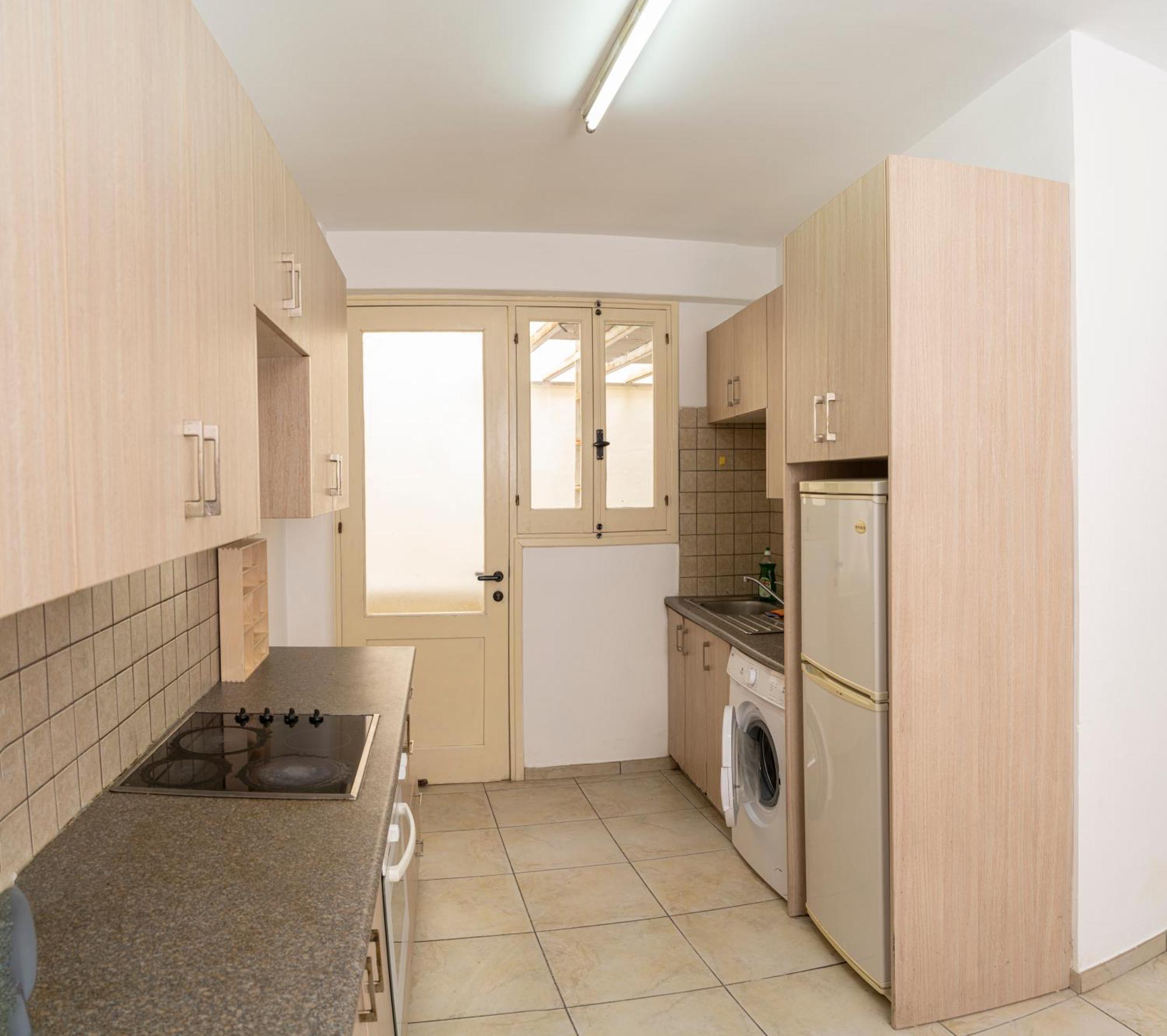 Private Room In Shared Flat Никосия Экстерьер фото
