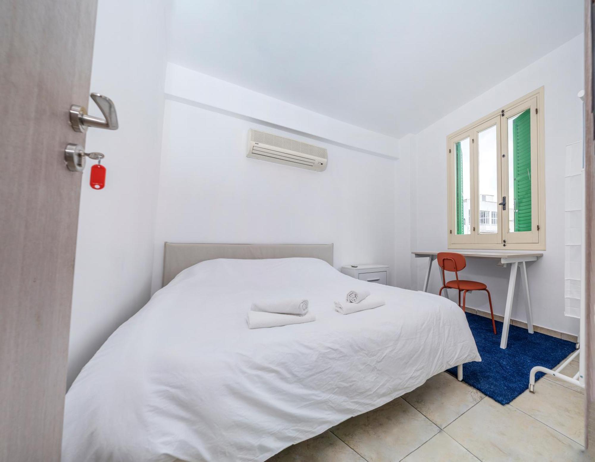 Private Room In Shared Flat Никосия Экстерьер фото