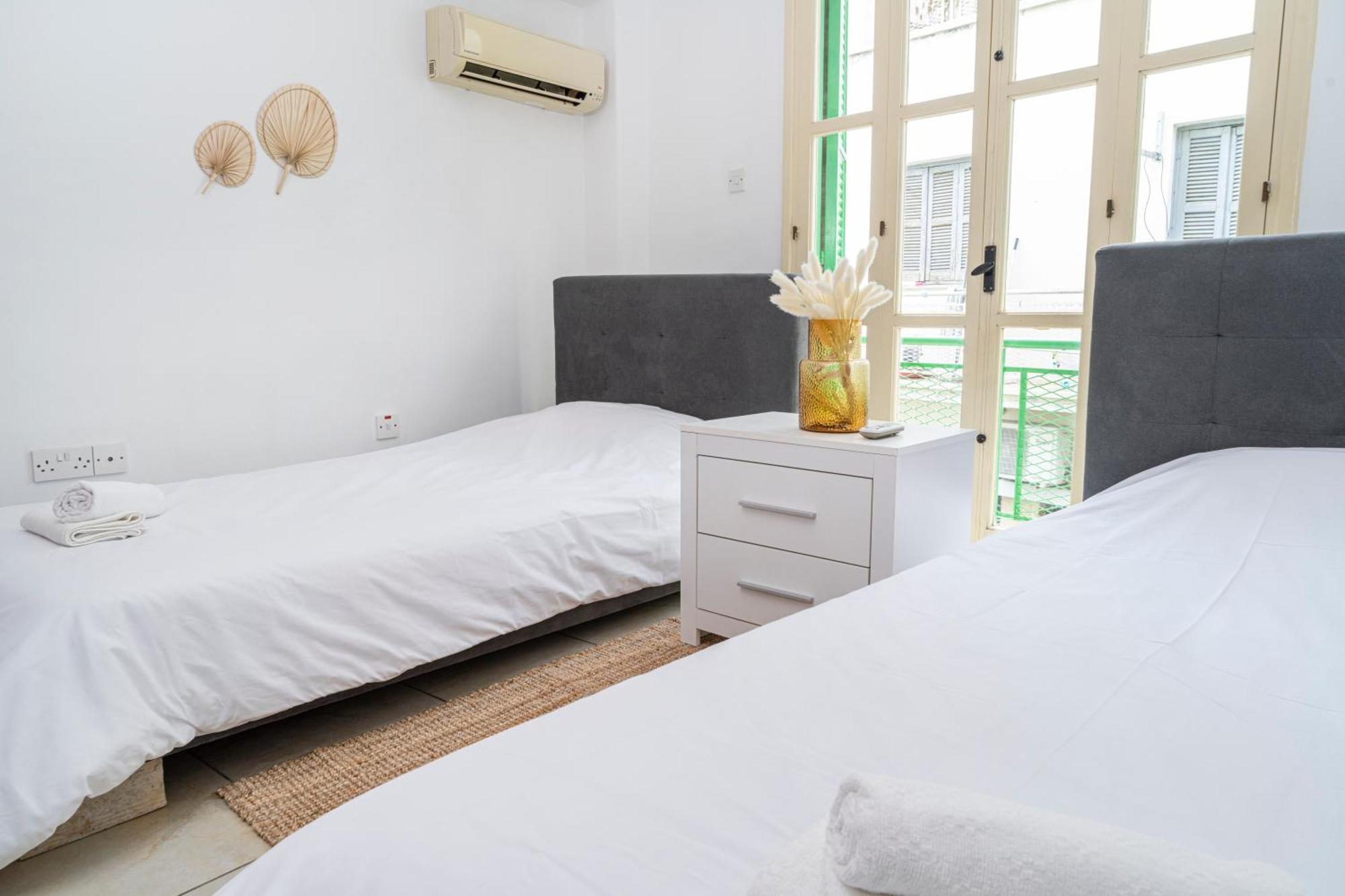 Private Room In Shared Flat Никосия Экстерьер фото