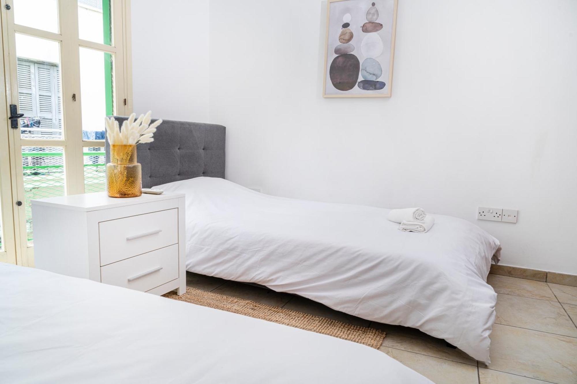 Private Room In Shared Flat Никосия Экстерьер фото