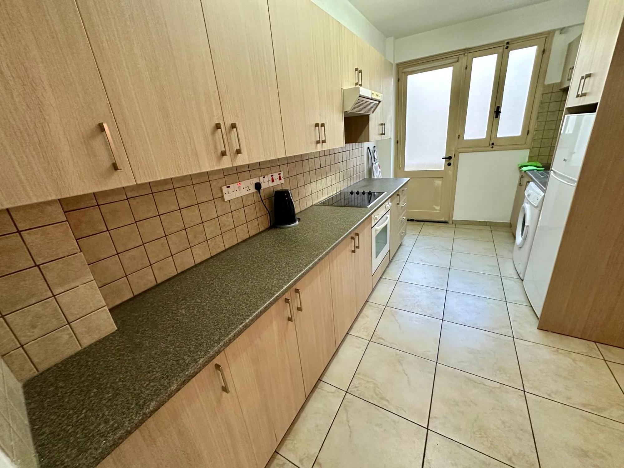 Private Room In Shared Flat Никосия Экстерьер фото
